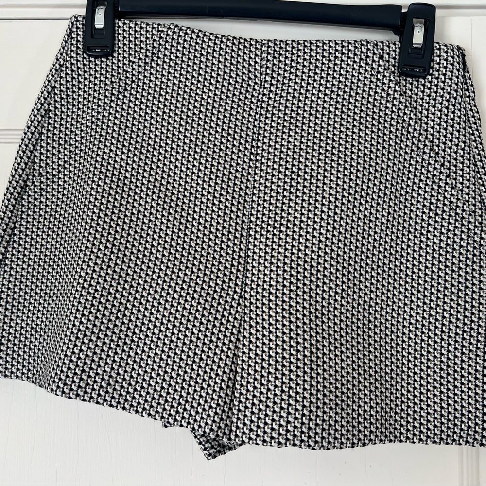 Black and White Houndstooth Shorts nwot